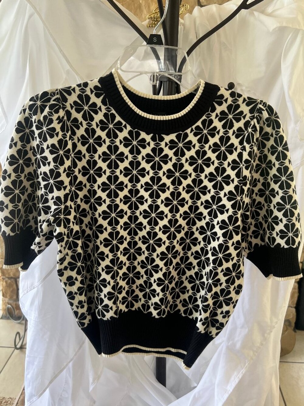 Spade Flower Puff Sleeve Sweater